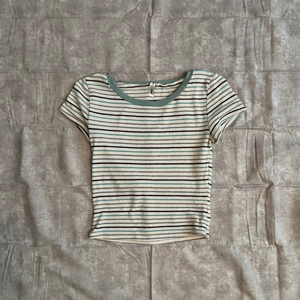 Small shirt, I think it’s supposed to be a crop top. That’s what I bought it as.